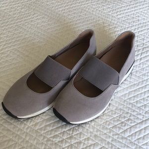 Vionic Gray Sneakers - Adorable!!